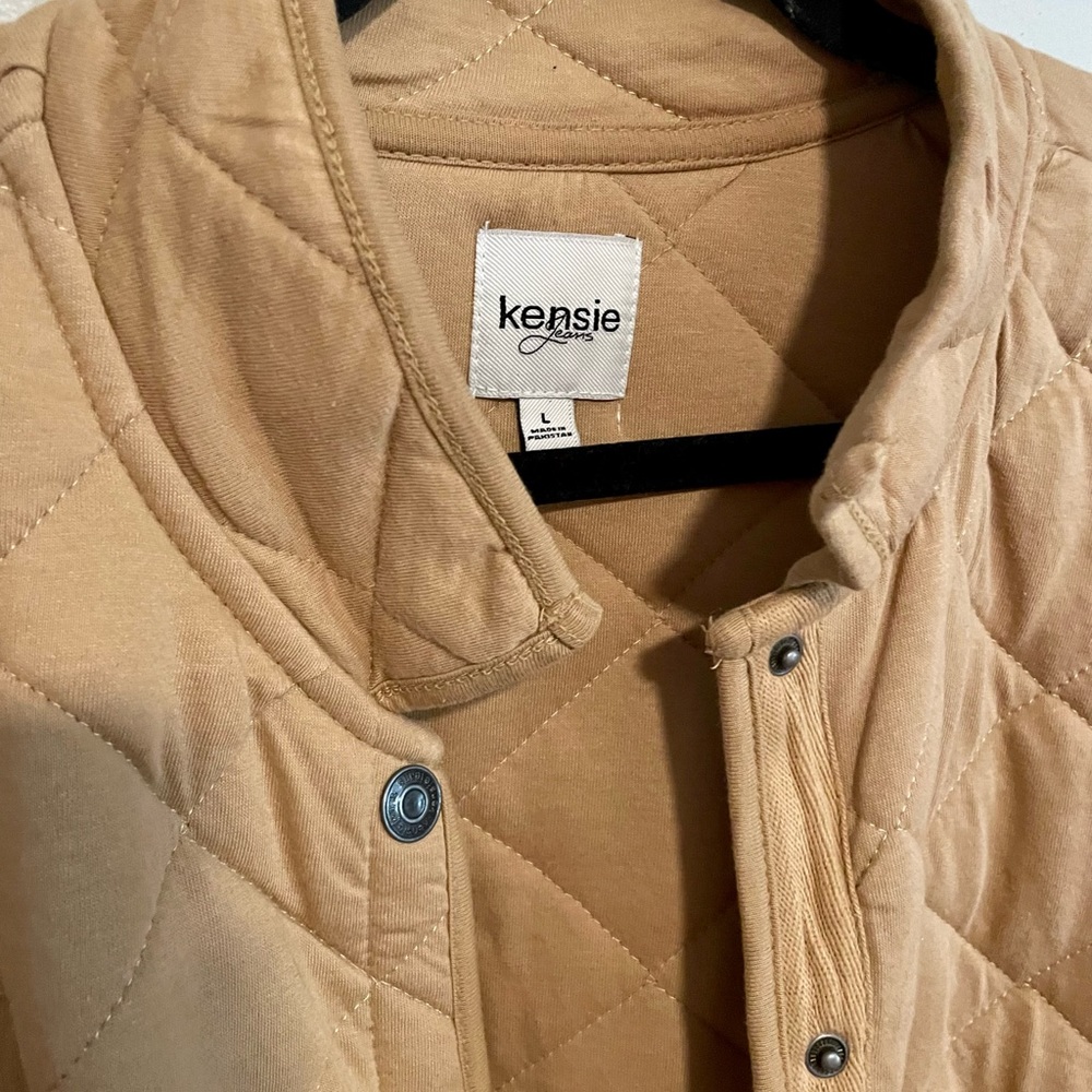 Kensie tan / carmel / light brown lightweight snap jacket; women’s size large - Picture 3 of 4